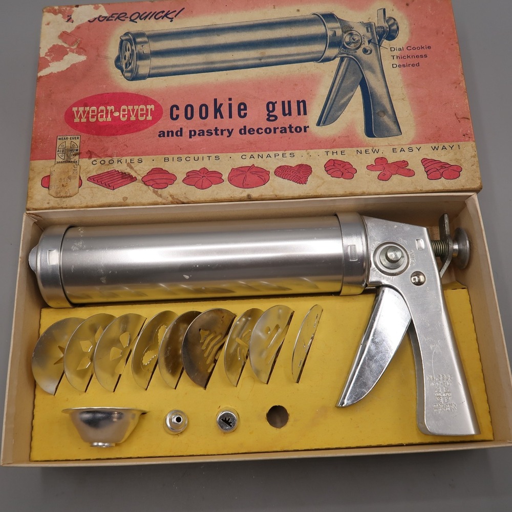 Vintage Wear Ever Cookie Gun and Pastry Decorator Trigger Quick No 3365 in box